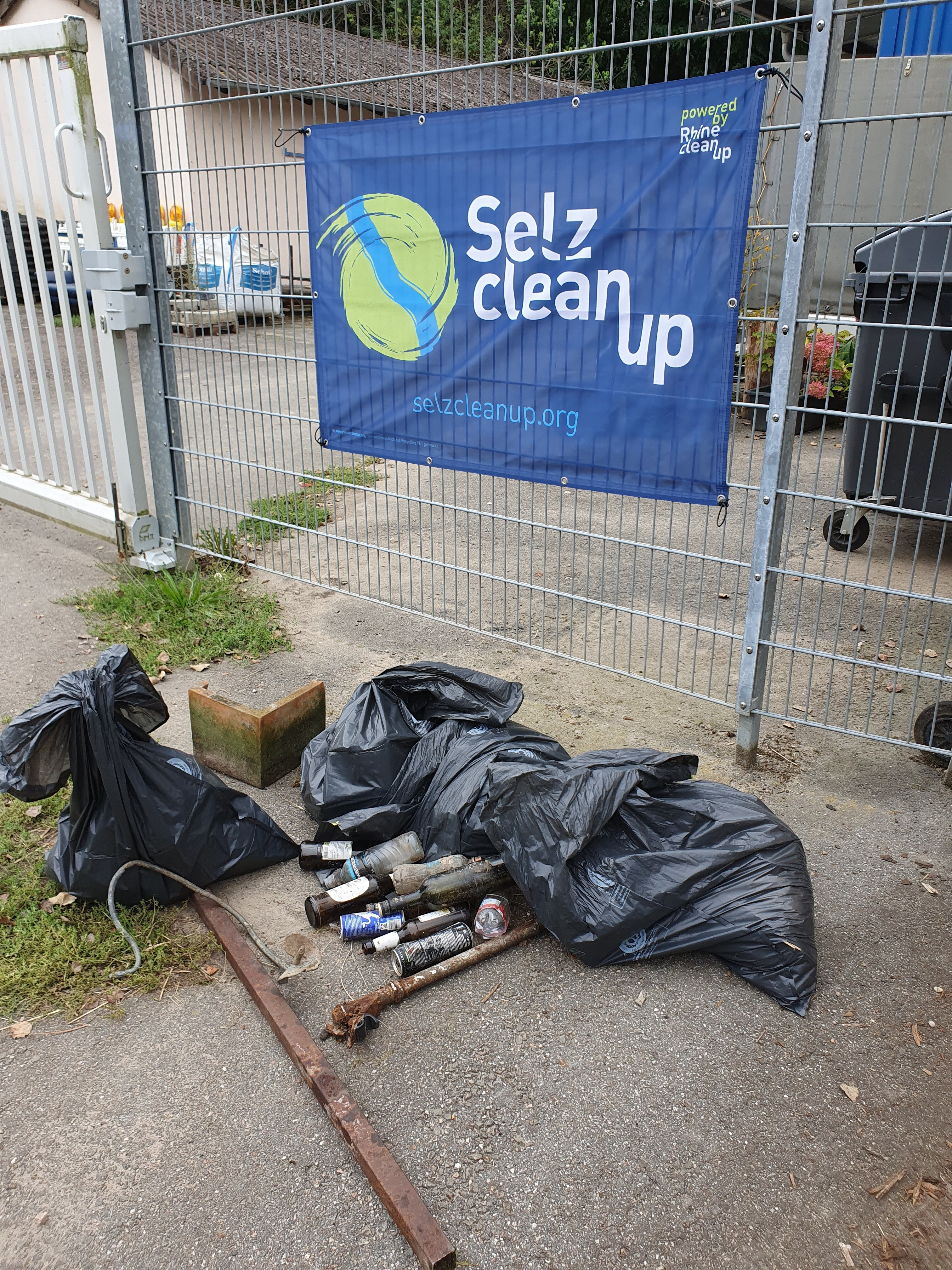 Foto Müll am Selz-Clean-up-Tag 14.09.2024.jpg