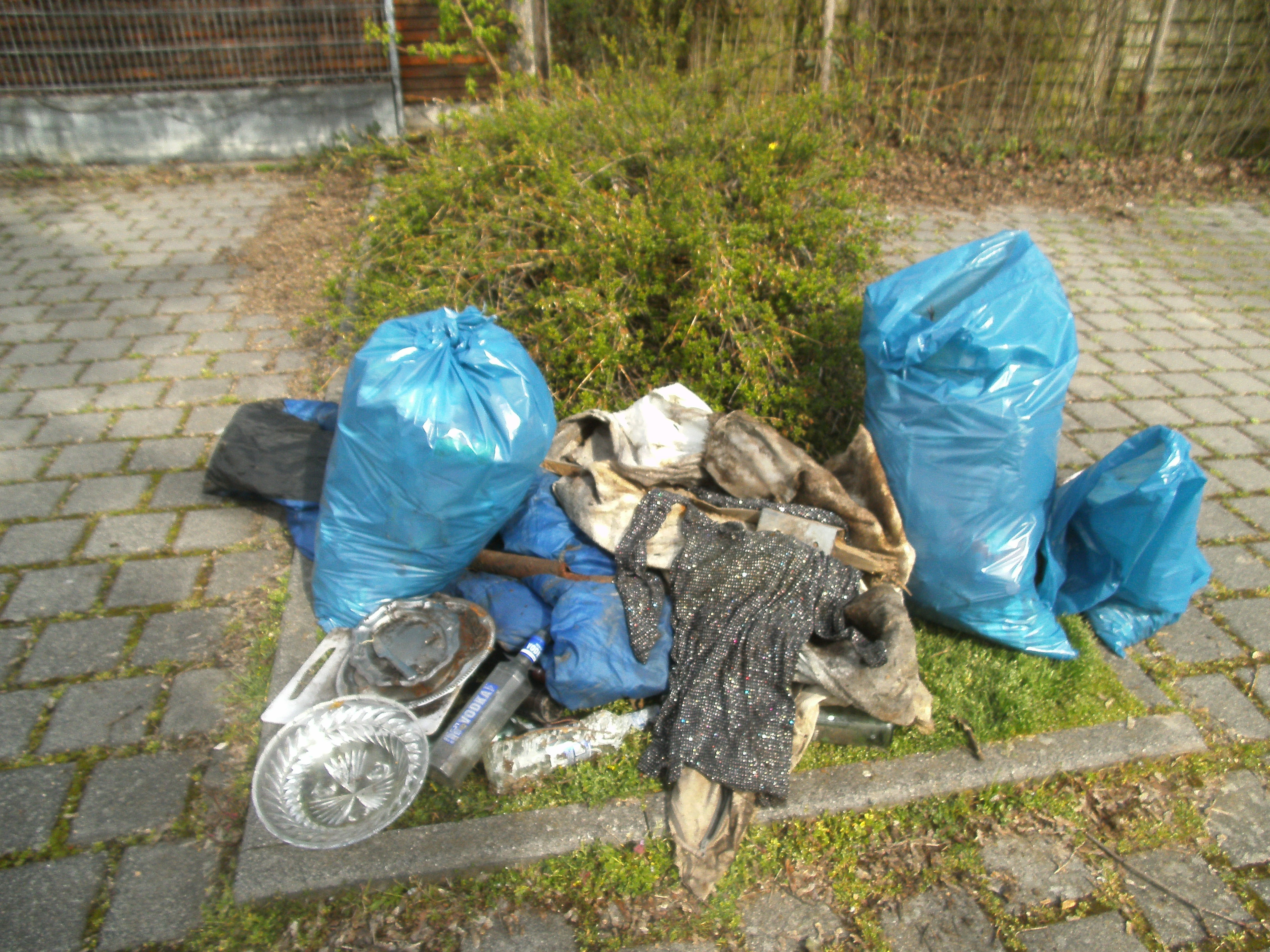 Parkplatz Bahnuebergang_2.jpg