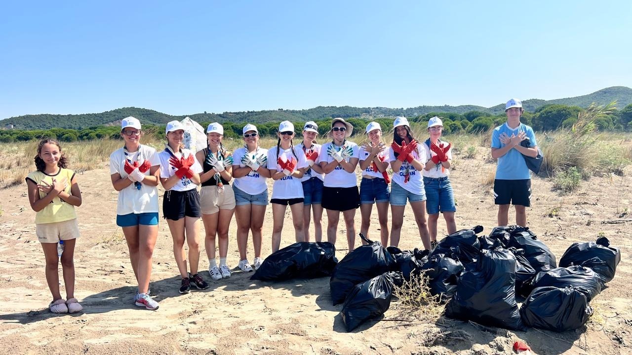 AL-H2H FOUNDATION & ROTARY CLUB TIRANA INTERNATIONAL CLEANUP IN LALEZ BEACH
